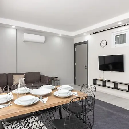 3-sehir Merkezinde Bueyuek 3 Yatak Odasi * Αττάλεια