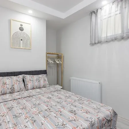 3-sehir Merkezinde Bueyuek 3 Yatak Odasi