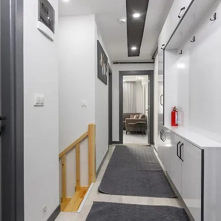 3-sehir Merkezinde Bueyuek 3 Yatak Odasi