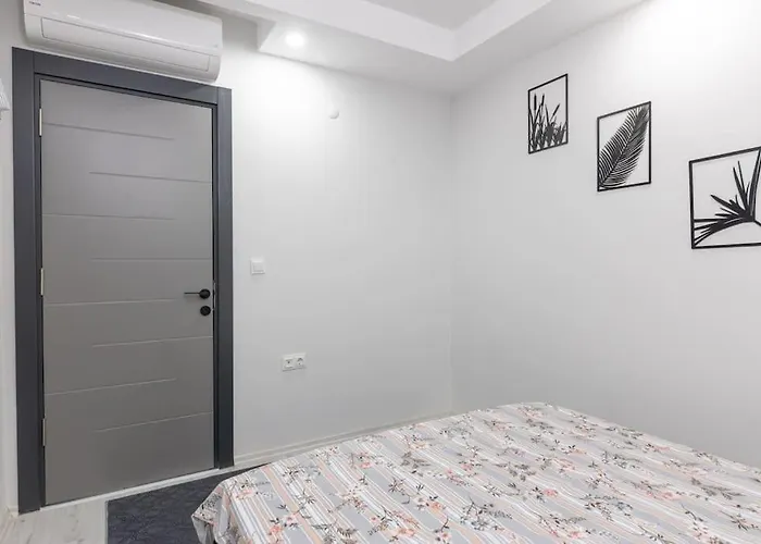 3-sehir Merkezinde Bueyuek 3 Yatak Odasi Διαμέρισμα Αττάλεια