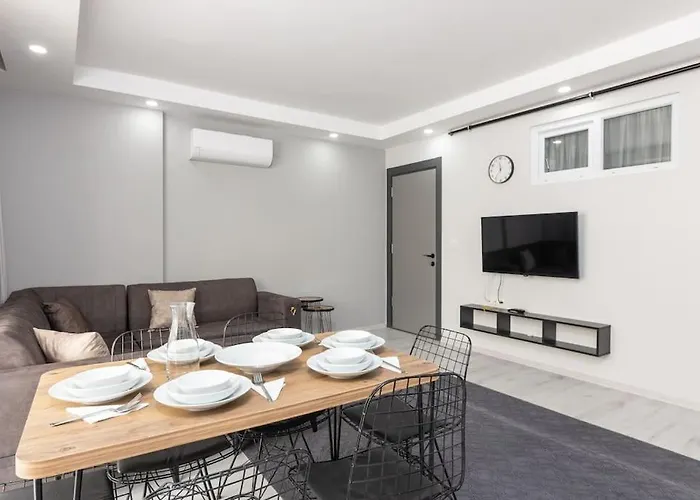 3-sehir Merkezinde Bueyuek 3 Yatak Odasi * Αττάλεια