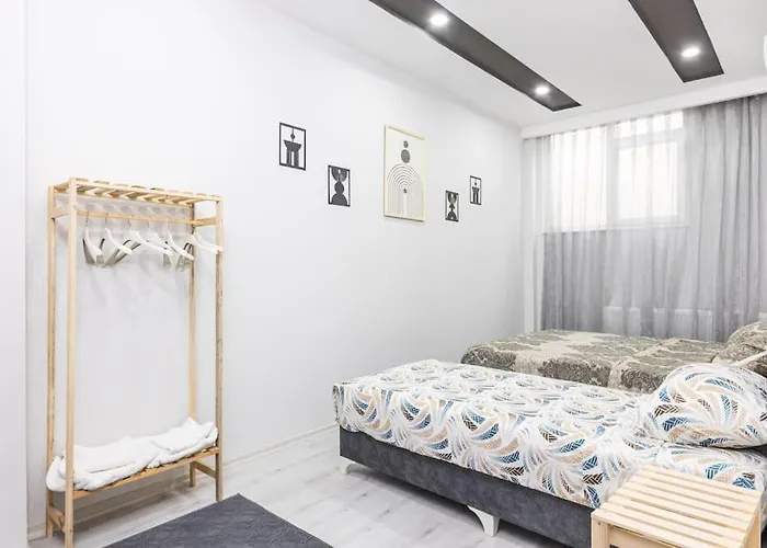 3-sehir Merkezinde Bueyuek 3 Yatak Odasi Διαμέρισμα *